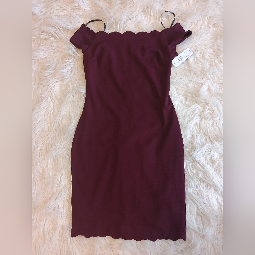 Premier Amour Woman burgundy off shoulder knee length dress Size 4
